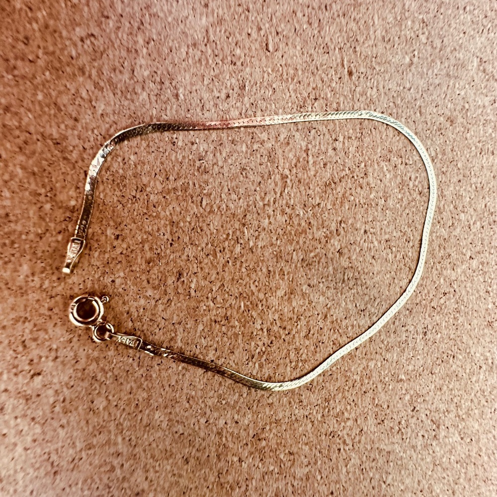 🌟14K yellow gold herringbone bracelet🌟7 inches🌟 - Picture 2 of 8